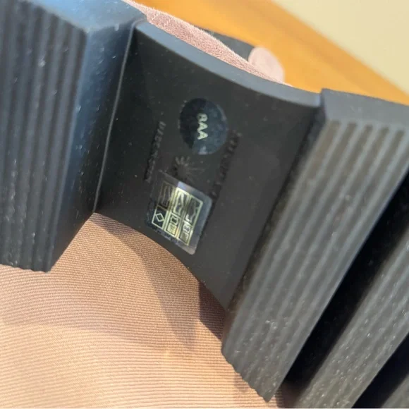 Stuart Weitzman Soho Chelsea Bootie - Picture 6 of 10